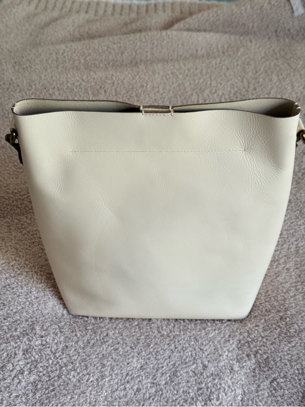 Madewell The Transport Bucket Bag
Never been used!